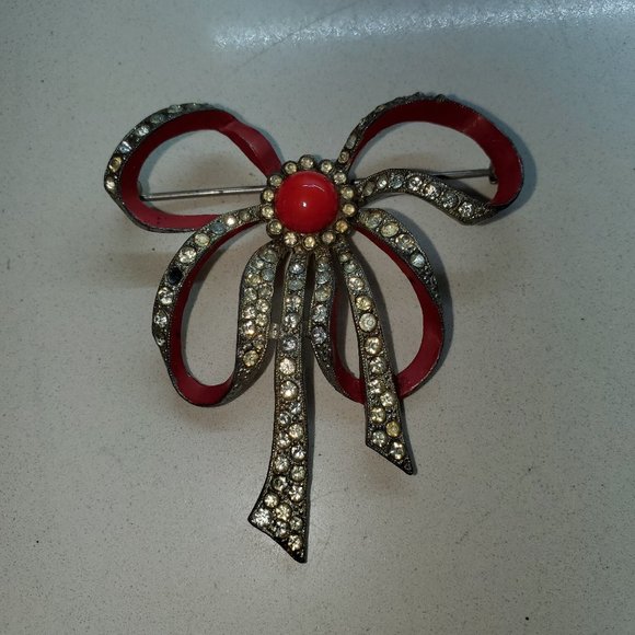 TRUE VINTAGE RED ENAMEL AND RHINESTONE PIN - Picture 1 of 2